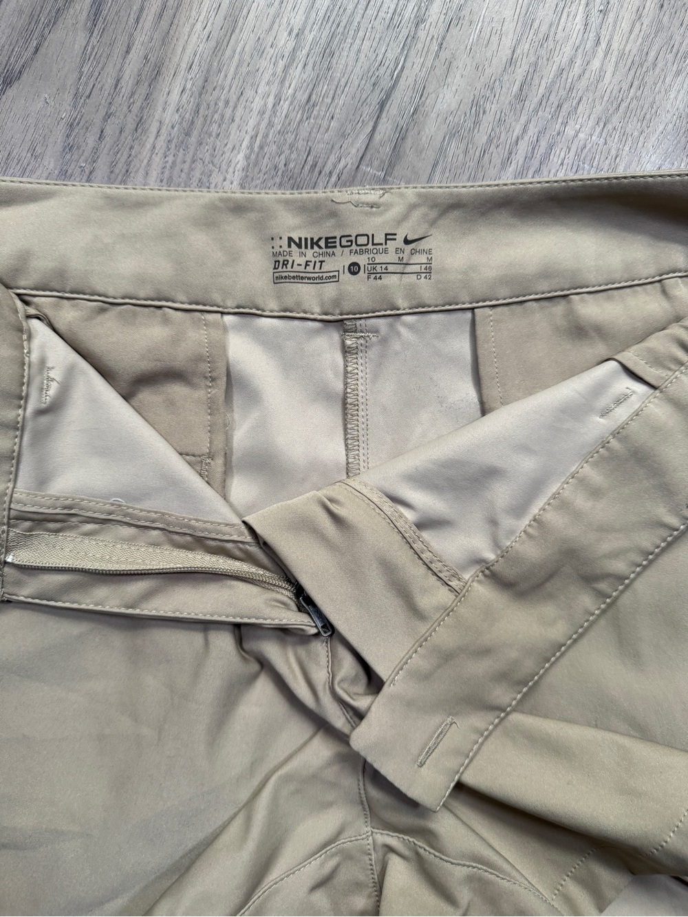 Women's Nike Golf DRI-FIT Beige/Khaki Shorts - Size 10 - Picture 7 of 13